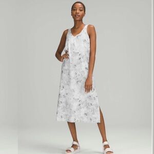 Lululemon v neck marble grey and white midi dress *reversible size 2